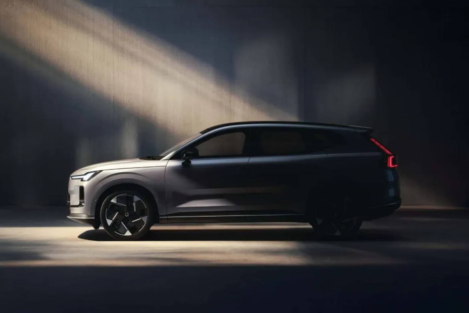 Noul Volvo XC70 – SUV-ul ideal pentru aventuri și descoperiri în 2025