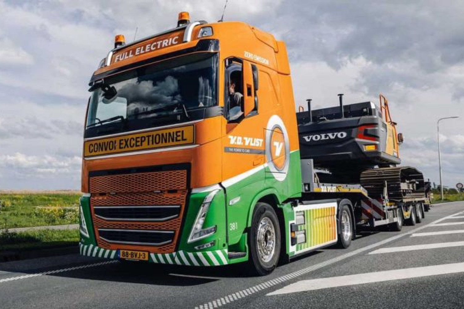 Volvo conduce revoluția camioanelor electrice: peste 5.000 de vehicule livrate în 50 de țări