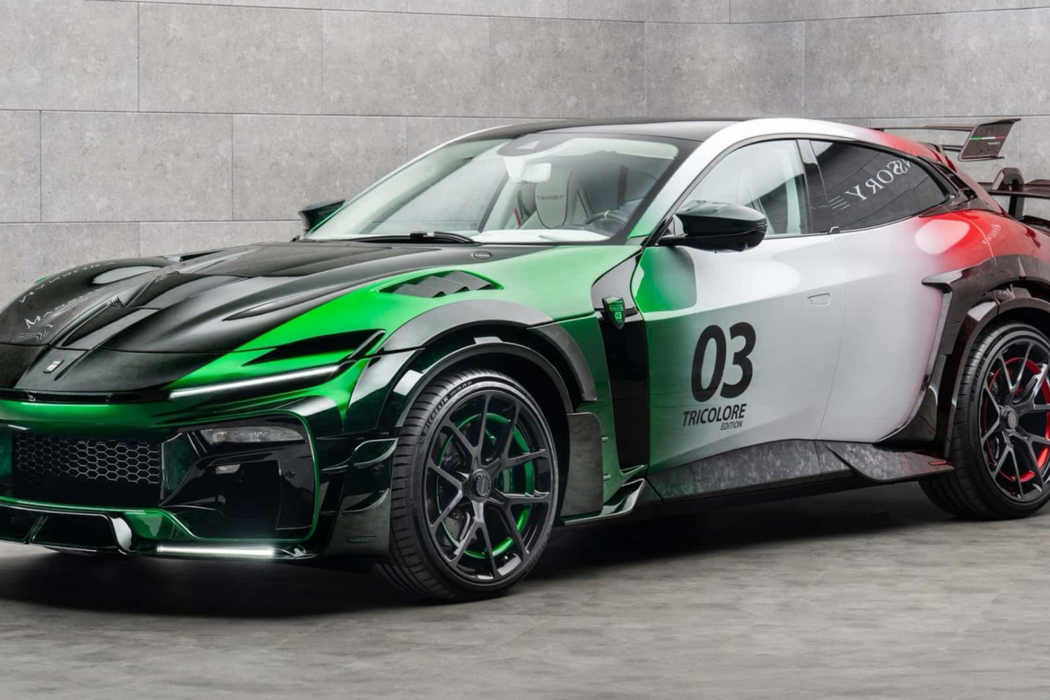 Explorând Luxul și Extravaganța: Mansory Poganator Tricolore – Un Spectacol Rar Pe Șosele