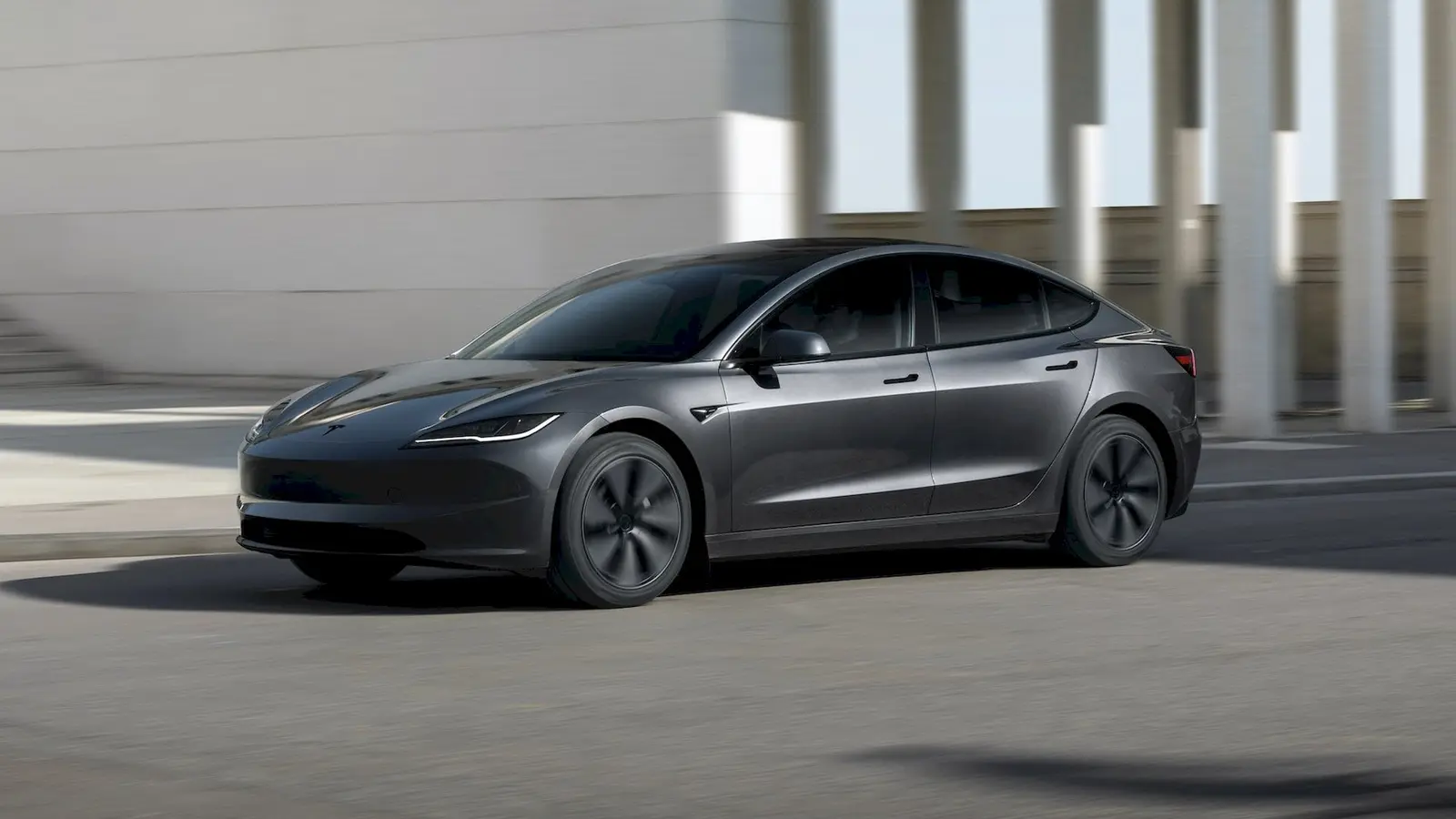Tesla Model 3 MY2027: ecran 16 inch și V2L disponibil