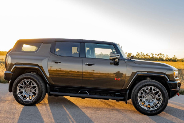 Explorează aventura cu GMC Hummer EV 3X: SUV-ul electric colosal, perfect pentru escapade şi explorări off-road