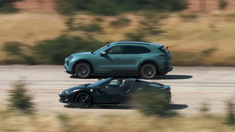 Cea mai grea Porsche: Cayenne Turbo EV învinge Ferrari