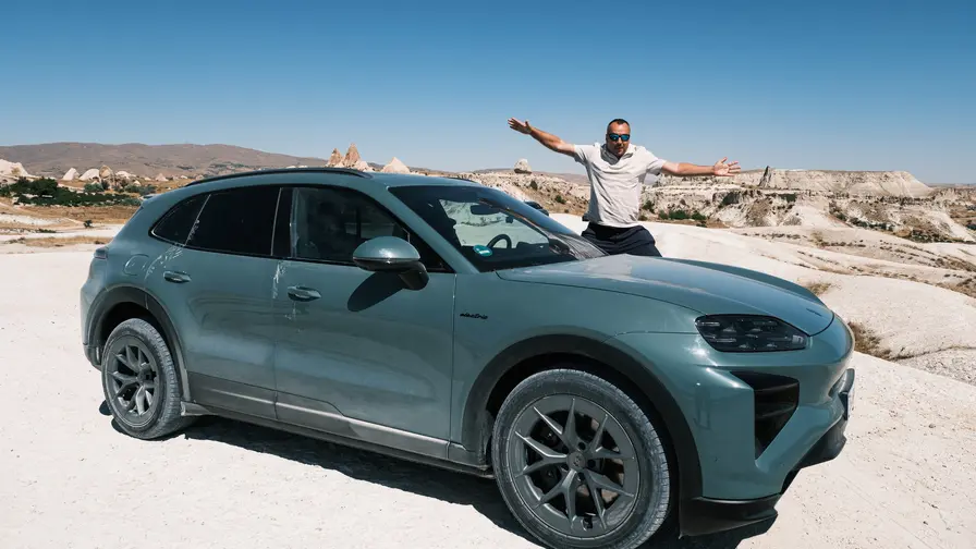 Am condus cel mai puternic Porsche produs: Cayenne Electric