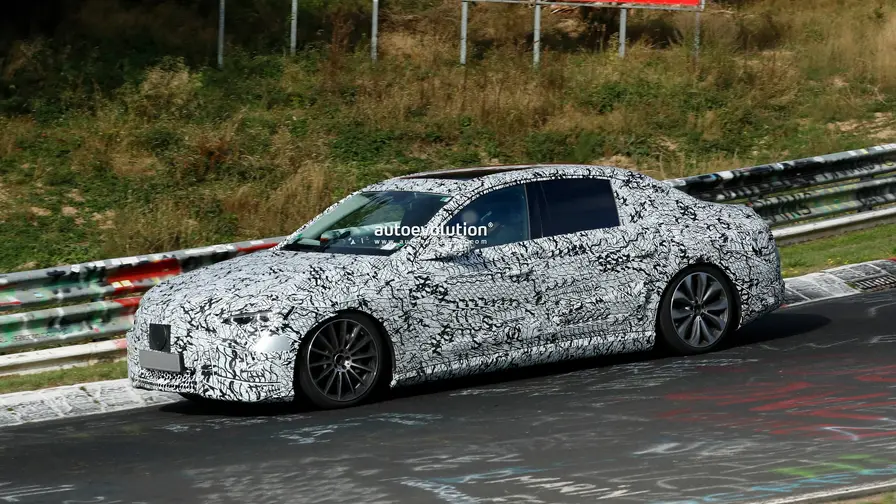 Noua Mercedes E-Class Electric surprinsă la Nordschleife