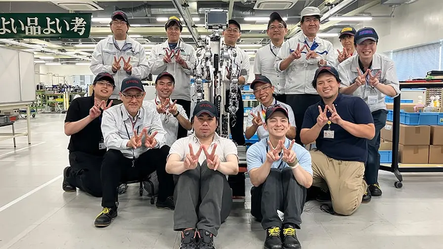 Toyota va implementa 400.000 roboți care lucrează cu oameni