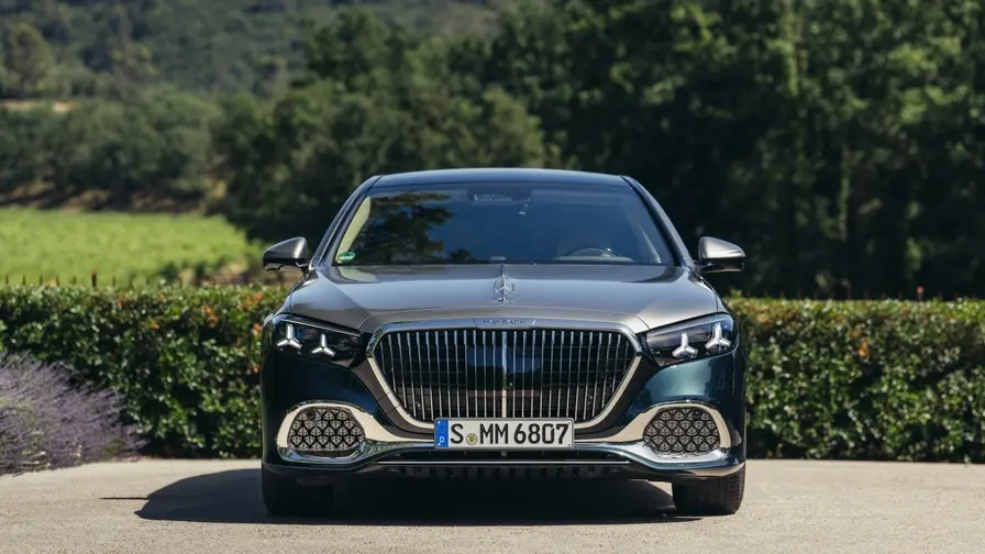 Două uzine Mercedes riscă închiderea dacă costurile rămân