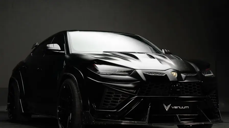 Venuum Furioso: Lamborghini Urus wide-body negru satin
