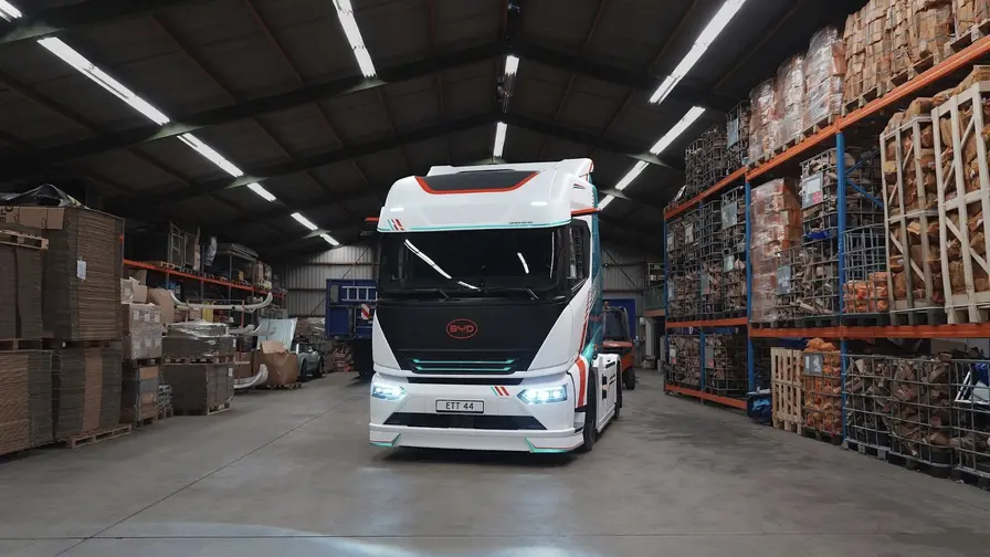 BYD ETT 44: camion electric greu cu încărcare Flash 1,5 MW