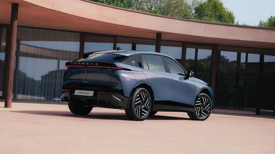 Lancia Gamma 2027: debut la Paris cu HF Integrale electric