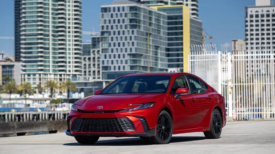 Toyota Camry 2027: practic neschimbată, +700$ la preț