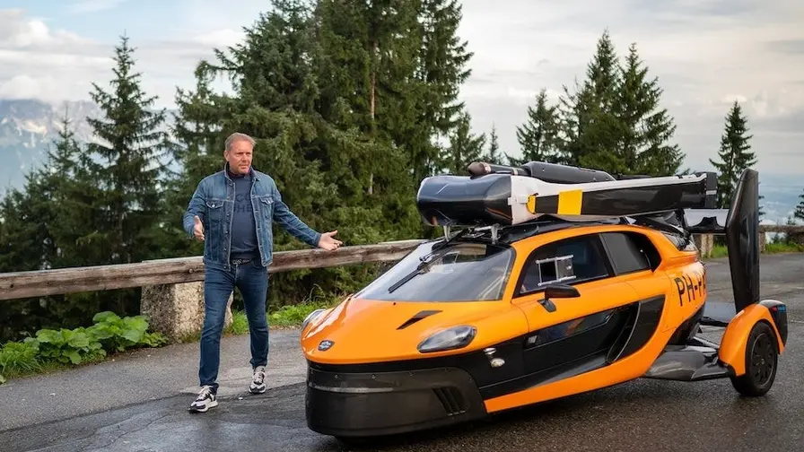 Primul automobil zburător certificat trece la producție